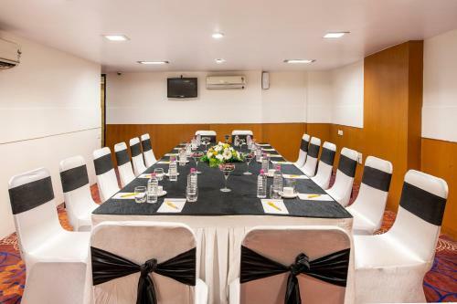 Hotel Bloomsuites L Ahmedabad