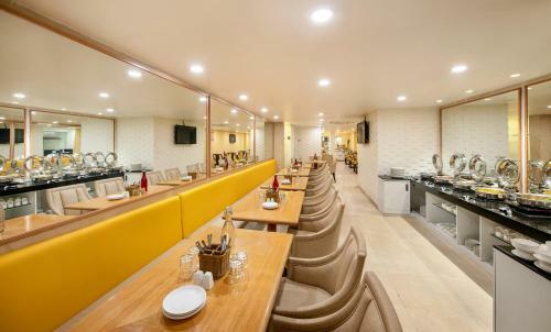 Hotel Bloomsuites L Ahmedabad