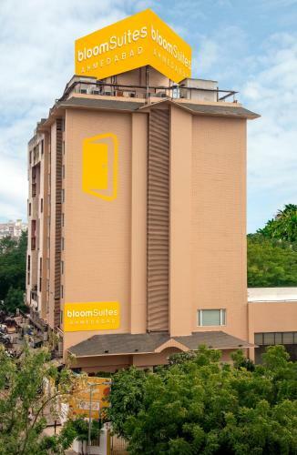 Hotel Bloomsuites L Ahmedabad
