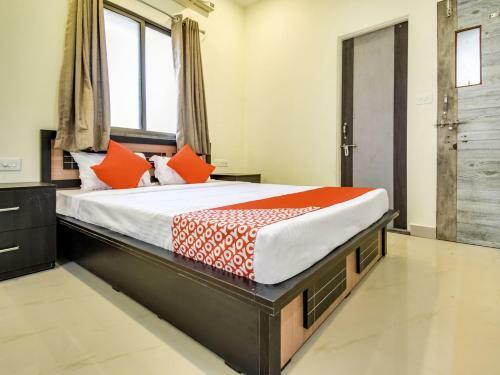 Oyo 8814 Hotel Cg Plaza