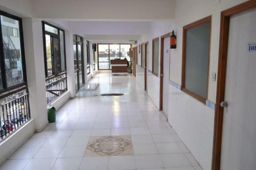Hotel Runway Inn