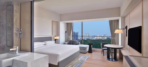 Hotel Courtyard By Marriott Ahmedabad Sindhu Bhavan Road