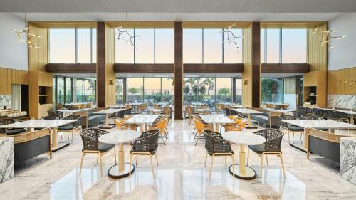 Hotel Courtyard By Marriott Ahmedabad Sindhu Bhavan Road