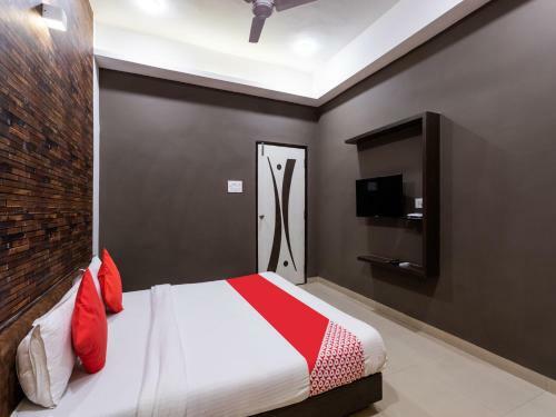 Oyo 75892 Hotel Krishna Palace