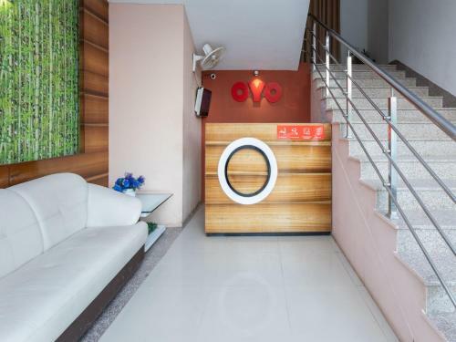 Oyo 75892 Hotel Krishna Palace
