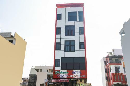 Hotel Oyo 46533 Ravi Palace