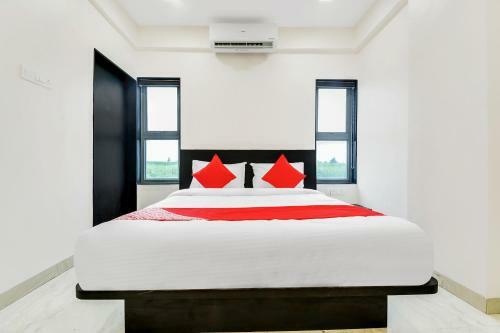 Oyo 60752 V&s Hotel