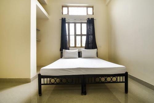Hotel Spot On 48538 J S Hostel