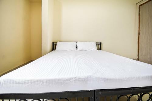 Hotel Spot On 48538 J S Hostel