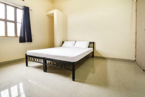 Hotel Spot On 48538 J S Hostel
