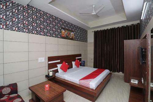 Oyo 8616 Hotel Inderlok