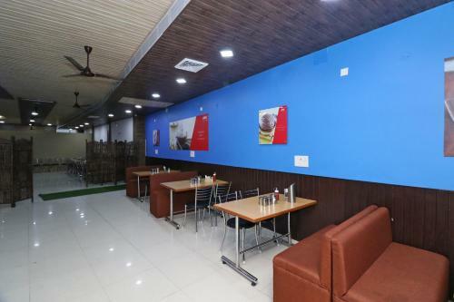 Oyo 8616 Hotel Inderlok