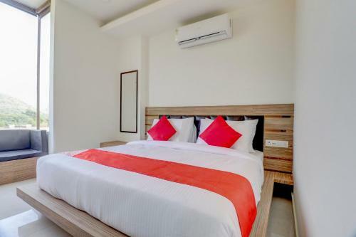 Oyo 47017 Hotel Hallmark