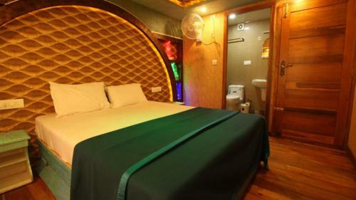 Hotel Alleppey Backwater Cruise