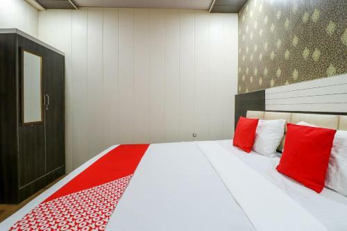 Hotel Oyo 48299 Rd Residency
