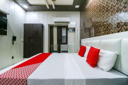 Hotel Oyo 48299 Rd Residency