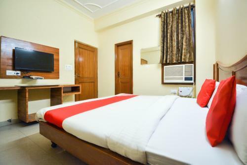 Oyo 70316 Hotel Jay Vee Continental