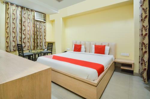 Oyo 70316 Hotel Jay Vee Continental