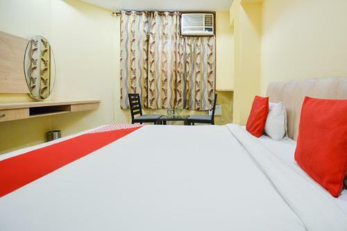 Oyo 70316 Hotel Jay Vee Continental