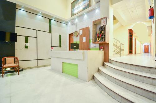 Oyo 70316 Hotel Jay Vee Continental