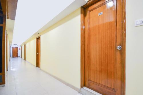 Oyo 70316 Hotel Jay Vee Continental