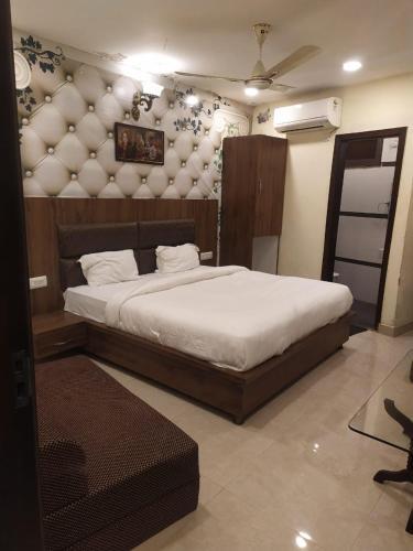 Hotel 50-50