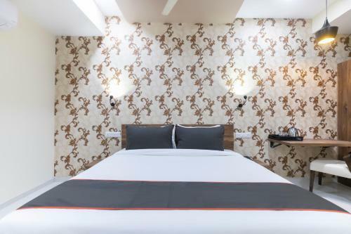 Collection O 76586 Hotel Greenwood