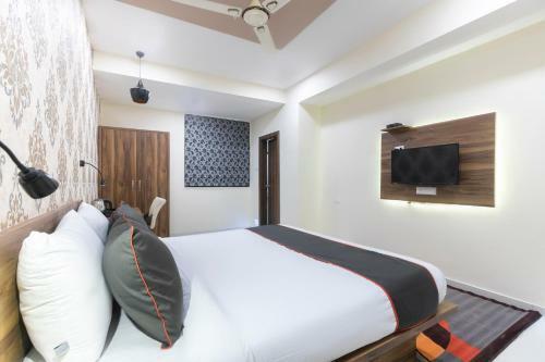 Collection O 76586 Hotel Greenwood