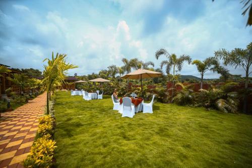 Hotel Grand Vatika Resort