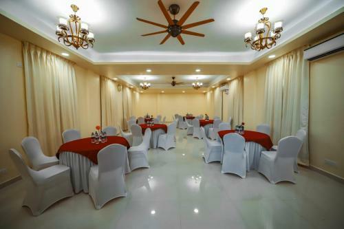Hotel Grand Vatika Resort