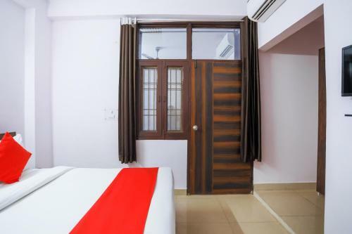 Oyo 70819 Hotel Royal King
