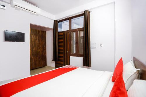 Oyo 70819 Hotel Royal King