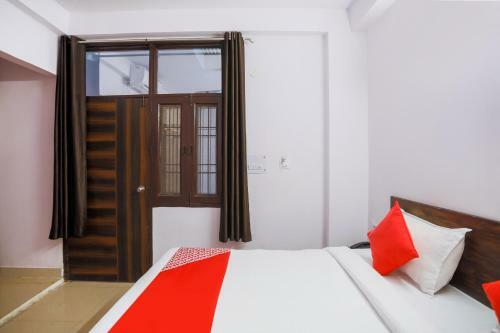 Oyo 70819 Hotel Royal King