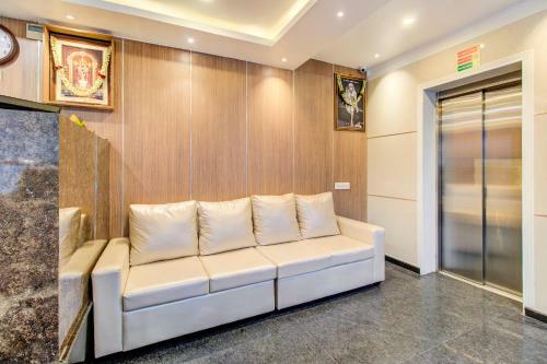 Fabhotel Prime Ivory Pearl II