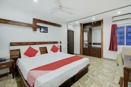 Hotel Oyo 76788 C Square Space