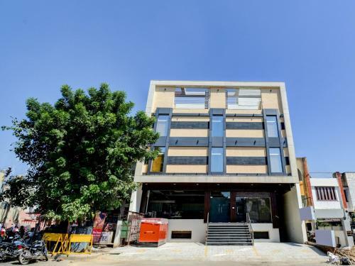 Hotel Capital O 74741 Green Woods Premium Suites