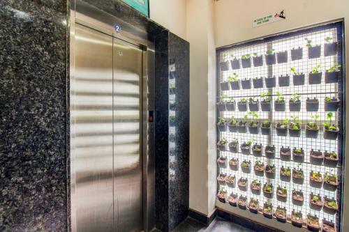 Hotel Capital O 74741 Green Woods Premium Suites