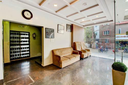 Hotel Capital O 74741 Green Woods Premium Suites
