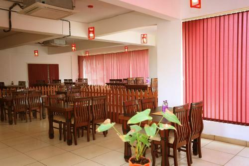 Longmen Hotel