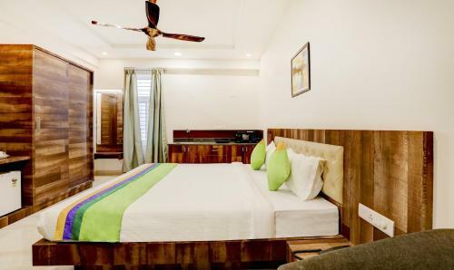 Treebo Trend Emora Hotel And Suites Brookfield