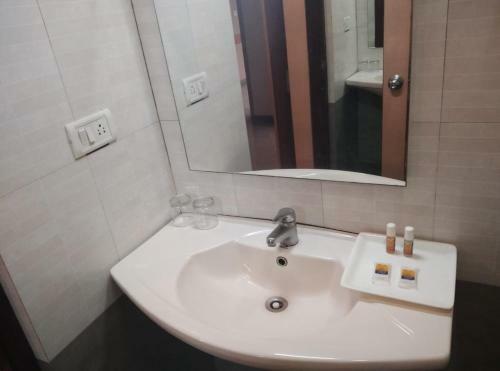 Zip By Spree Hotels Crn Canary