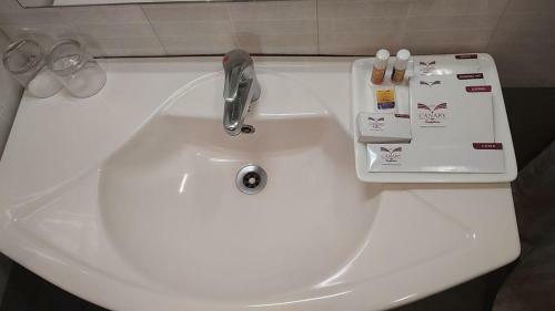 Zip By Spree Hotels Crn Canary
