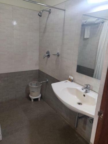 Zip By Spree Hotels Crn Canary