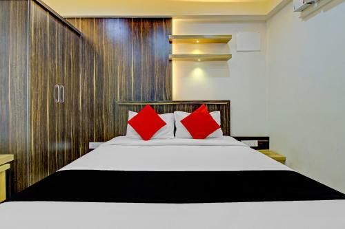 Hotel Capital O 79028 Royal Inn