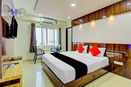 Hotel Capital O 79028 Royal Inn