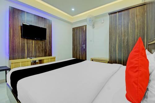 Hotel Capital O 79028 Royal Inn