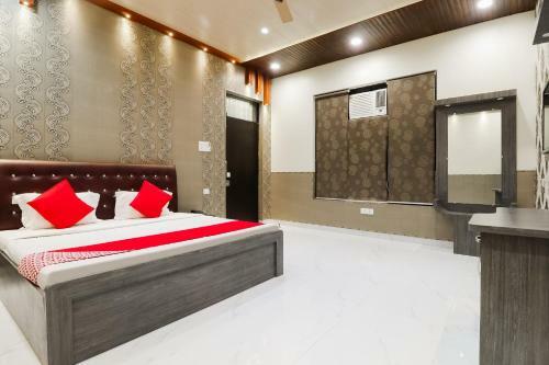 Oyo 60720 Hotel Regal Palace
