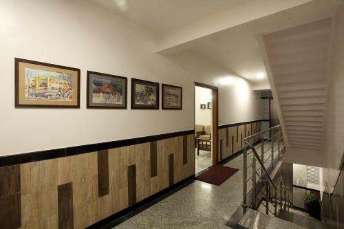Hotel Crimson Lotus
