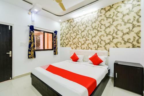 Oyo 71911 Hotel Amber Palace