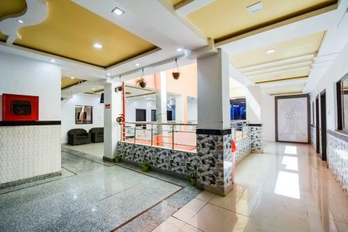 Oyo 71911 Hotel Amber Palace